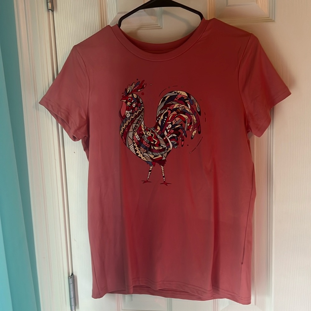 Adorable pink rooster t-shirt!🐓💕
